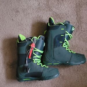 Burton Rampant Snowboard Boots size 8.5 color green
